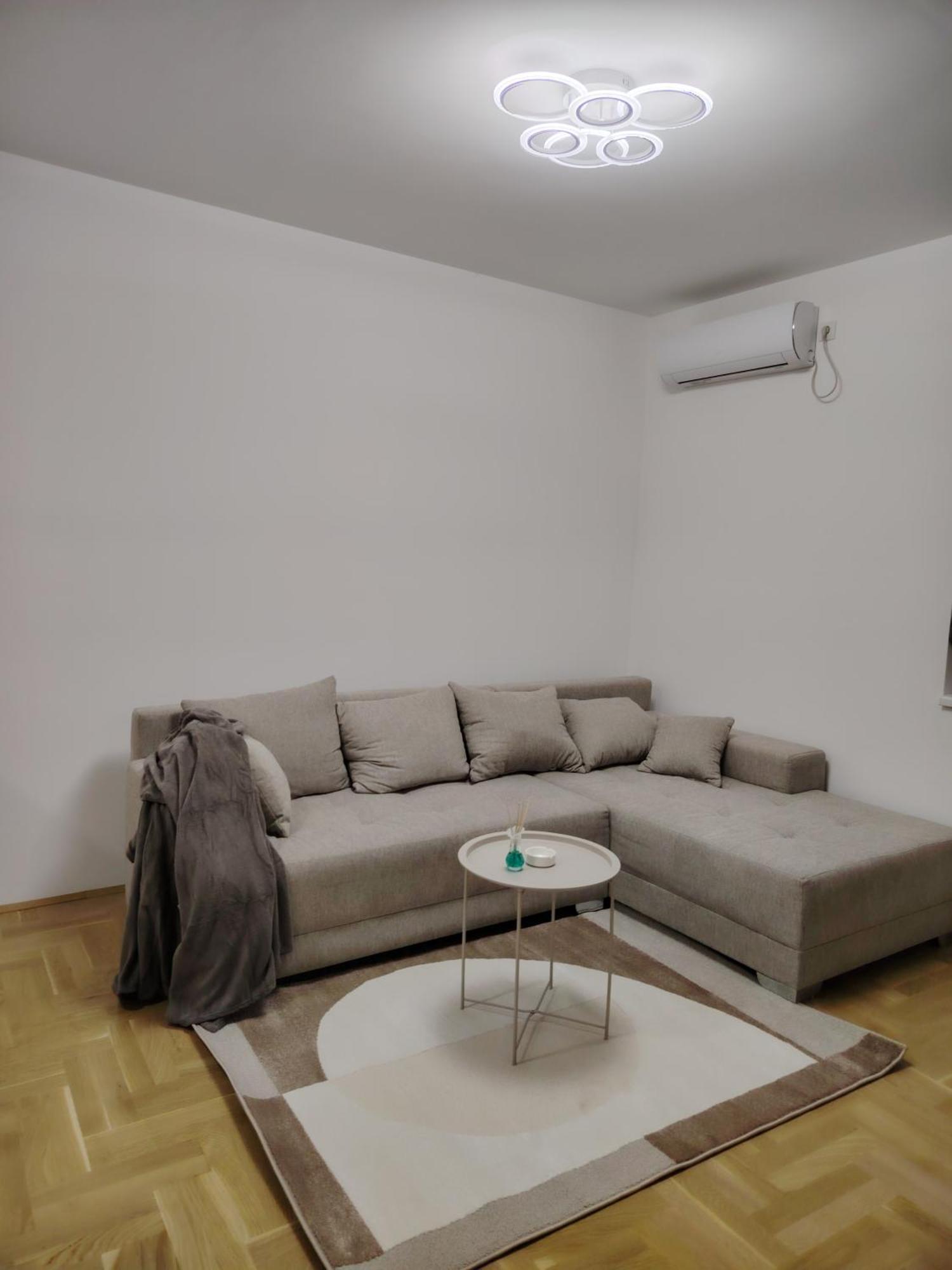 For Night Apartment Pozarevac Ngoại thất bức ảnh